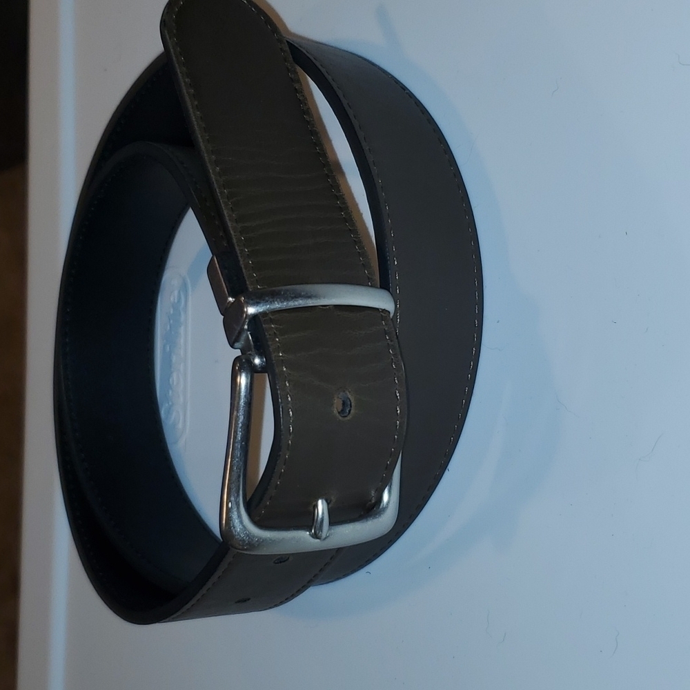 Chaps Mens reversible belt.